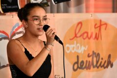 Die ehemalige Teilnehmerin Leni Beer zeigte im Rahmenprogramm ihr Gesangstalent