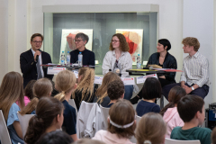 Die Jury von links nach rechts: Dr. Roland Ißler, Gitta Edelmann, Jasmin in’t Veld, Vanessa Topf und Julius Busch