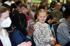 Rheinbacher Schulkinder hatten die Chance den Wettbewerb im Glasmuseum zu verfolgen.