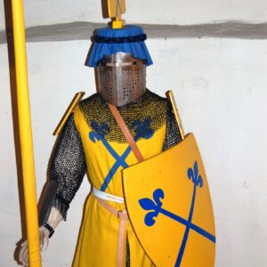 Figurine des Ritter Theoderich II. von Rheinbach im Bergfried der Rheinbacher Burg in gelben Gewand mit gelben Schild und Lanze. Bildrechte: Stadtarchiv